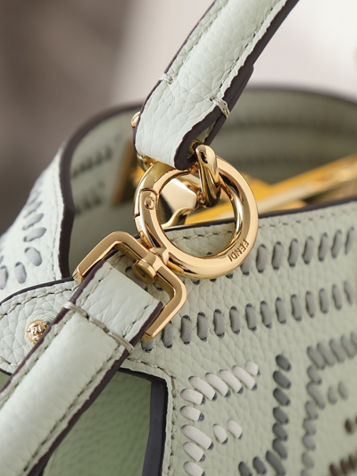 フェンディバッグ側面デザイン